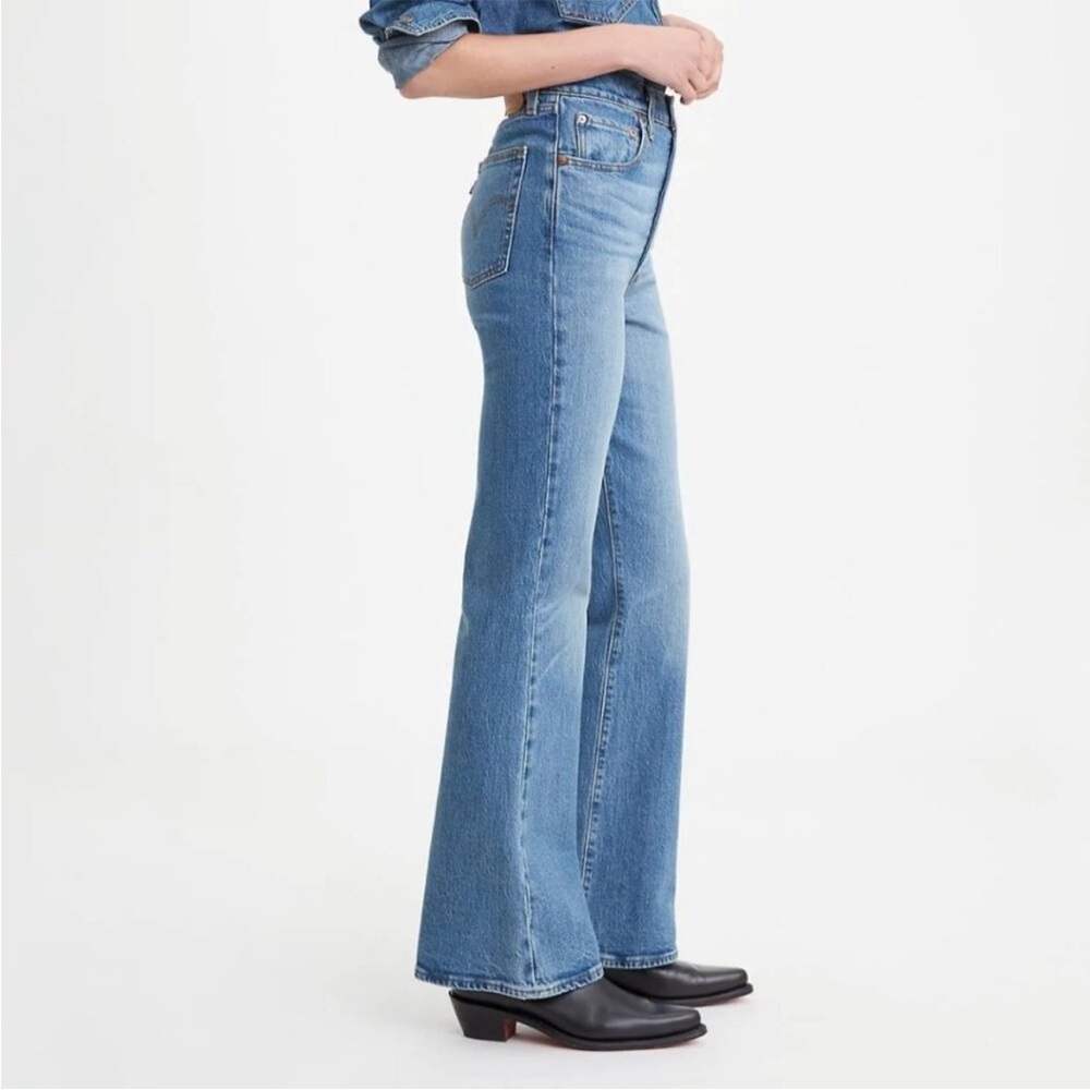 Levi's Women's Blue Flare Jeans ribcage